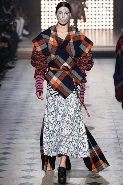 Look 28